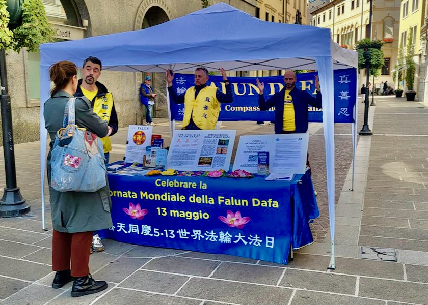 Image for article Kuzey İtalya'da Bir Şehirde Dünya Falun Dafa Günü Kutlamaları Yapıldı