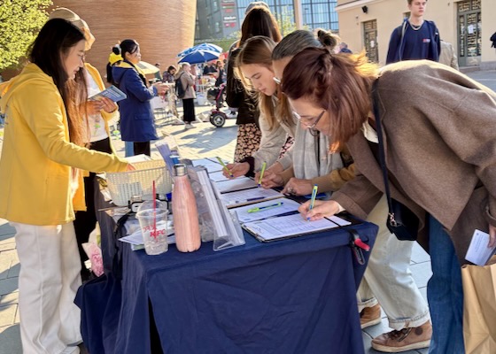 Image for article Finlandiya: Falun Dafa, Dünya Köy Festivali'nde İlgi Gördü