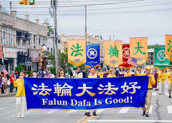 Image for article ​New York: Çinliler, Anma Günü Geçit Töreninde Falun Dafa Uygulayıcılarını Görmekten Gurur Duydu