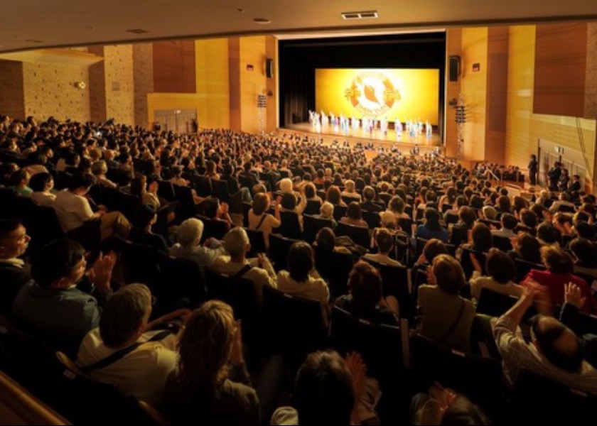 Image for article Japon izleyiciler Shen Yun'u 