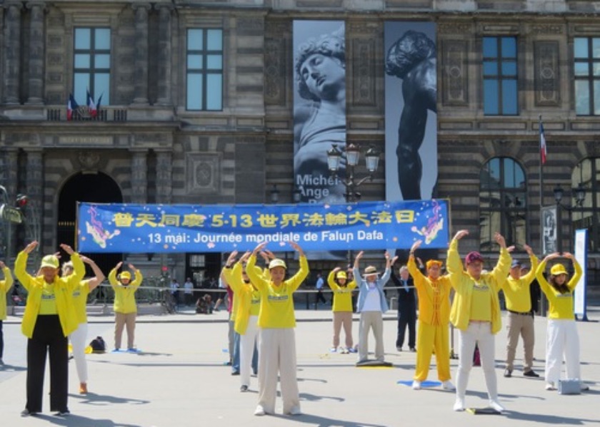 Image for article Falun Dafa Uygulayıcıları Paris'te Dünya Falun Dafa Günü'nü Kutladılar ve Shifu Li'ye Minnettarlıklarını Dile Getirdiler.
