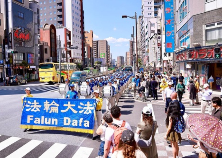 Image for article ​Japonya: Tokyo'daki Dünya Falun Dafa Günü Kutlamalarında Turistler Falun Dafa İlkelerini Övdü