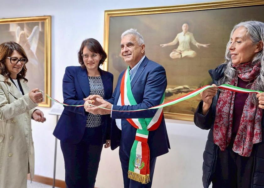 Image for article İtalya: Bucine'deki Zhen-Shan-Ren Resim Sanat Sergisi İzleyicileri Duygulandırdı