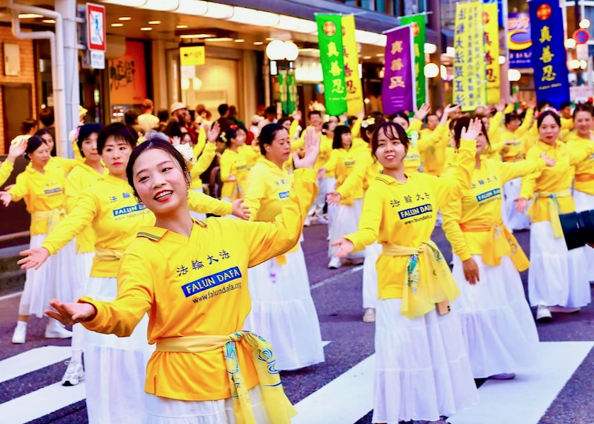 Image for article ​Japonya: Kanazawa Hyakumangoku Festivali'nde Falun Dafa'ya Büyük İlgi