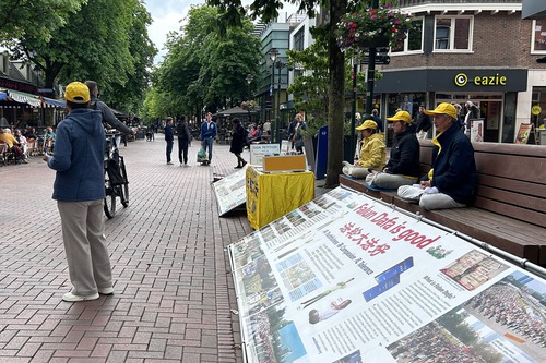 Image for article Hollanda'da İnsanlar, Zulmü Ortaya Çıkarmaya Çalışan Uygulayıcıların Çabalarını Destekledi