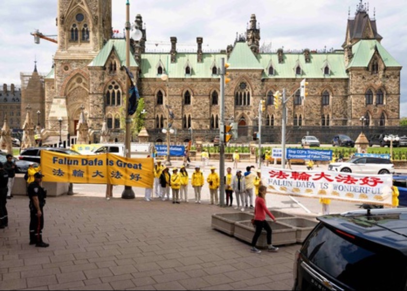 Image for article Ottawa, Kanada: Falun Gong Uygulayıcıları, Çin Dışişleri Bakanının Ziyareti Sırasında ÇKP'nin Zulmünü Protesto Etti