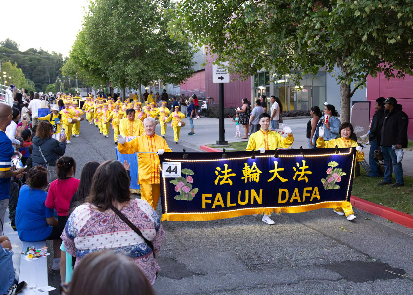 Image for article ​Falun Dafa Uygulayıcıları Washington Eyaletinde FIFA Dünya Kupası Geçit Törenine Katıldı