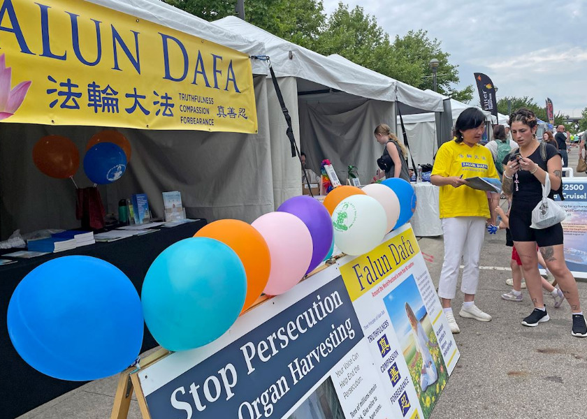 Image for article Falun Dafa Uygulayıcıları, Ohio Sanat Festivali'nde Zorla Organ Toplamaya Karşı Senato Karar Tasarısı İçin Destek Topladı