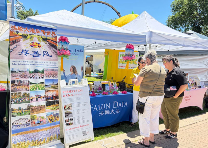 Image for article ​Illinois, ABD: Libertyville Günleri Festivali'nde Falun Dafa Tanıtımı