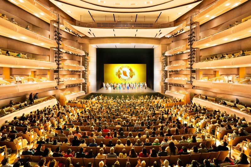 Image for article Shen Yun, Seçilmiş Yetkililerin Desteğiyle Toronto'ya Geri Döndü: 