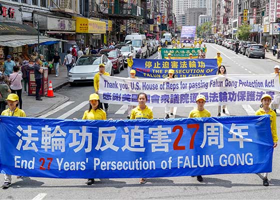 Image for article ​New York: Çin Komünist Partisi'nin Falun Gong'a Yönelik 27 Yıldır Sürdürdüğü Zulmü Protesto Etmek İçin Manhattan'da Büyük Bir Yürüyüş Düzenlendi