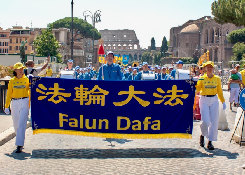 Image for article İtalya: Roma'da Düzenlenen Geçit Töreni Büyük Beğeni ve Destek Gördü