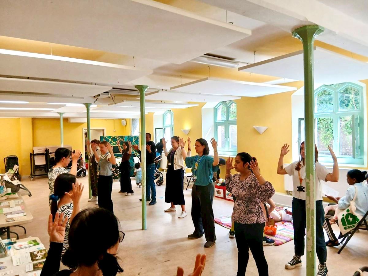 Image for article Birleşik Krallık'ta Bir Semt  Forumunda Falun Dafa'nın Tanıtımı Yapıldı