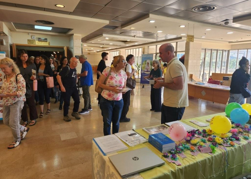 Image for article ​İsrail: Falun Dafa Uygulayıcıları, EatWell Fuarlarında Meditasyonu Sağlıklı Bir Yaşam Tarzının Parçası Olarak Tanıttı