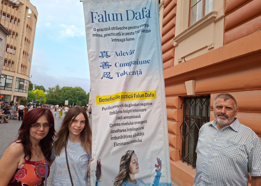 Image for article Romanya: İnsanlar Falun Dafa Hakkında Bilgi Edindi ve Yol Gösterici İlkelerini Övdü
