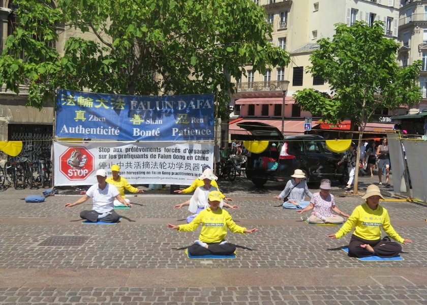Image for article Paris'teki Etkinlikte İnsanlar Falun Dafa'nın Yol Gösterici İlkelerini Övdü