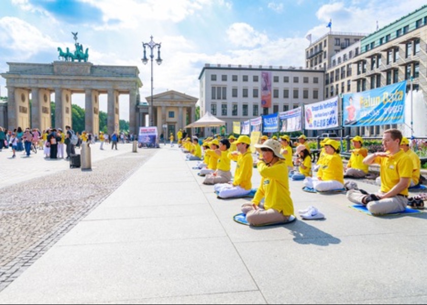 Image for article Berlin, Almanya: Parlamento Üyeleri, Falun Gong Uygulayıcılarının Zulmün Ortaya Çıkarılmasına Yönelik Çabalarını Övdü