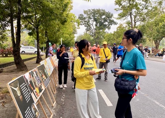 Image for article ​Endonezya: Uygulayıcılar Çin'de 27 Yıldır Falun Gong’a Yapılan Zulme Dikkat Çekti