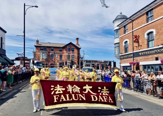 Image for article Skegness, Birleşik Krallık: Falun Dafa Grubu, 2026 Beach Festivalinde Ödül Aldı