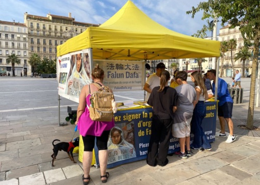 Image for article Güney Fransa'daki Sahil Şehirlerine Falun Gong'un Tanıtımı Yapıldı