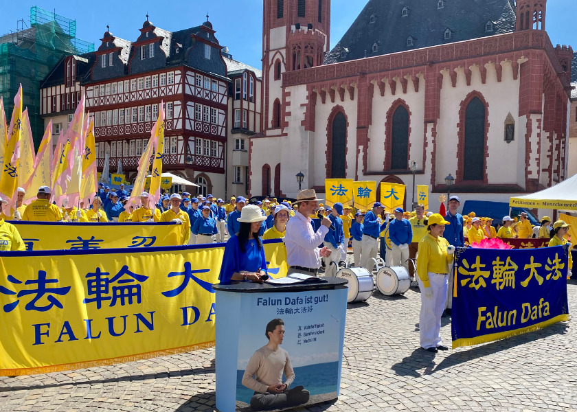 Image for article Falun Gong'a Yapılan Zulmü İfşa Etmek Amacıyla Frankfurt'ta Miting ve Yürüyüş Düzenlendi