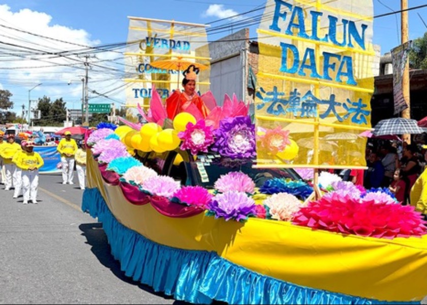 Image for article ​Meksika: İnsanlar Huamantla Dahlia Geçit Töreni’nde Falun Dafa'yı Sıcak Karşıladı
