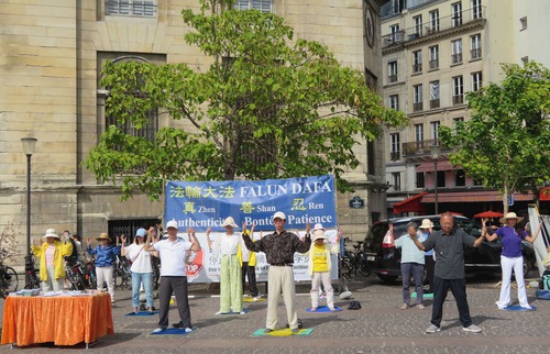 Image for article Paris'te Düzenlenen Açık Hava Etkinliklerinde İnsanlar Zulmü Kınadı Ve Falun Dafa'nın Yol Gösterici İlkelerini Övdü.