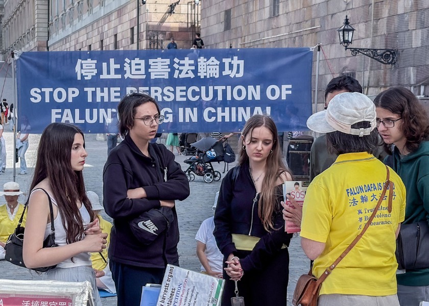 Image for article İnsanlar İsveç'teki Etkinlikler Sırasında Falun Gong Hakkında Bilgi Edindi Ve Zulmü Kınadı