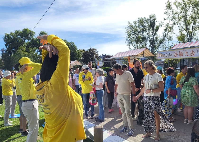 Image for article Liège, Belçika: Retrouvailles Kültür Festivali Sırasında Falun Dafa'nın Tanıtımı Yapıldı