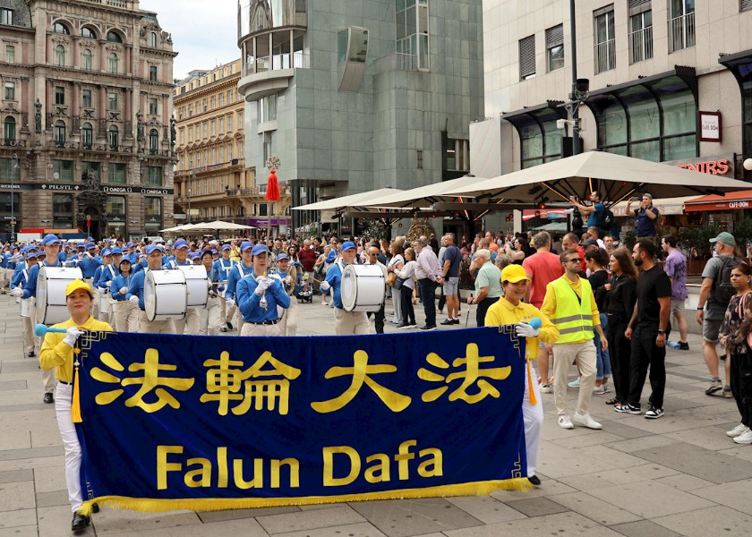 Image for article Viyana'da Falun Dafa'ya Kamuoyundan Destek Geldi