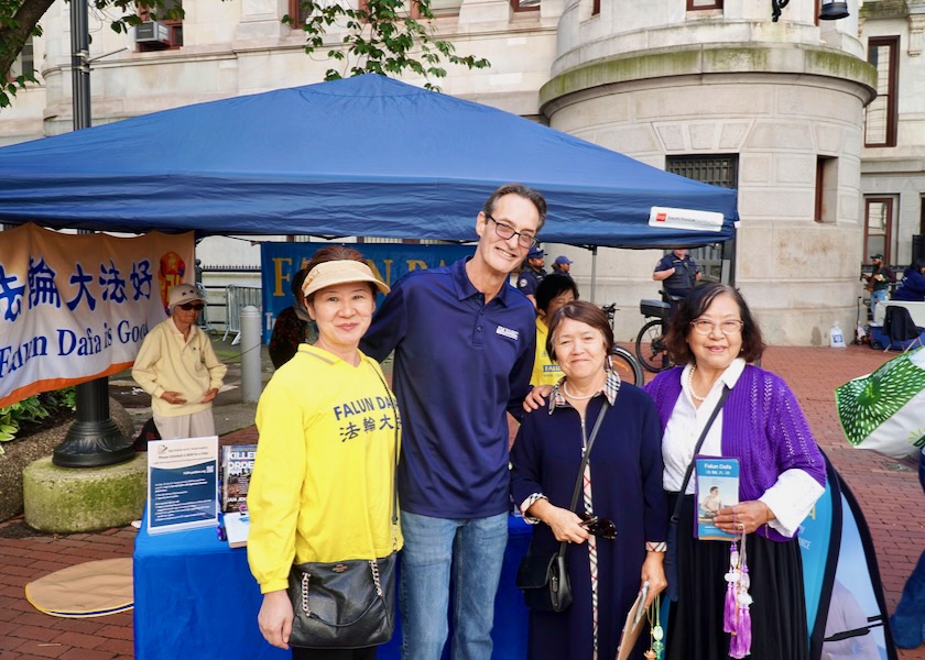 Image for article Philadelphia Şehir Meclisi Üyesi, Sağlık Fuarında Falun Gong'u Destekledi