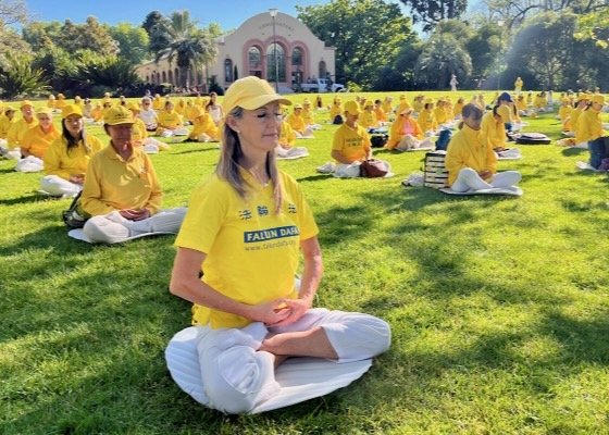 Image for article Avustralya'daki Falun Dafa Uygulayıcıları Sabah Egzersizleri İçin Bir Araya Geldi ve Uygulama Hikayelerini Paylaştı