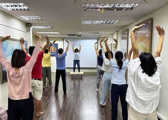 Image for article ​Yıllarca Bekledikten Sonra Falun Dafa Uygulamaya Başladılar