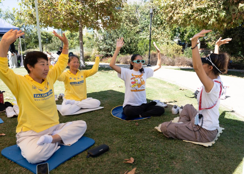 Image for article ​San Diego: Uygulayıcılar, Toplum Etkinliklerinde Falun Dafa’yı Tanıtmaya Davet Edildi