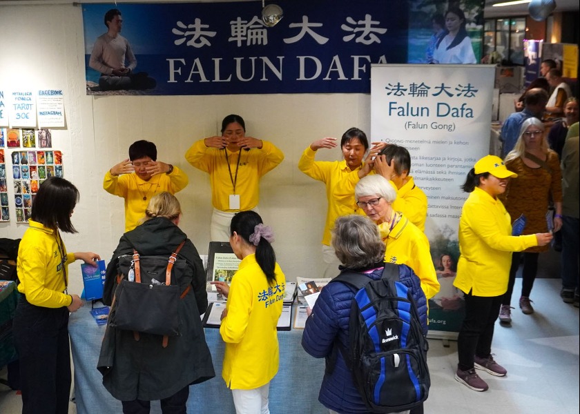 Image for article Helsinki'deki Spiritüel ve Bilinç Fuarı'nda Falun Dafa'nın Tanıtımı Yapıldı