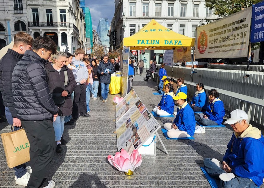 Image for article Brüksel, Belçika: Falun Dafa Uygulayıcılarına Yönelik Zulmü Kınayanlar, Farkındalık Yaratmayı Amaçlayan Bir Etkinlikte Bir Araya Geldi