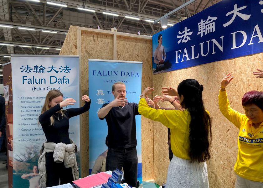 Image for article Helsinki, Finlandiya: Sağlık Festivalinde Falun Dafa'nın Tanıtımı Yapıldı